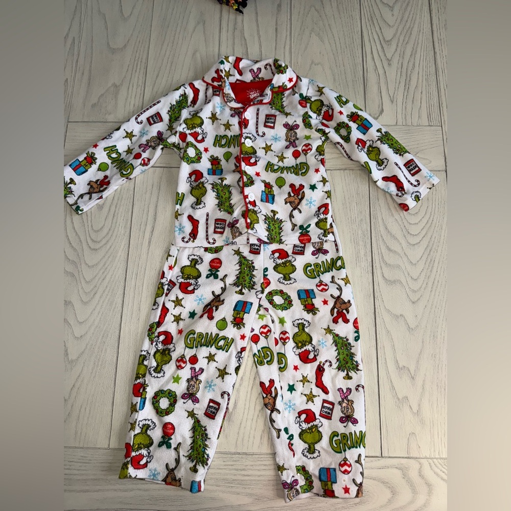 EUC Grinch PJ Set